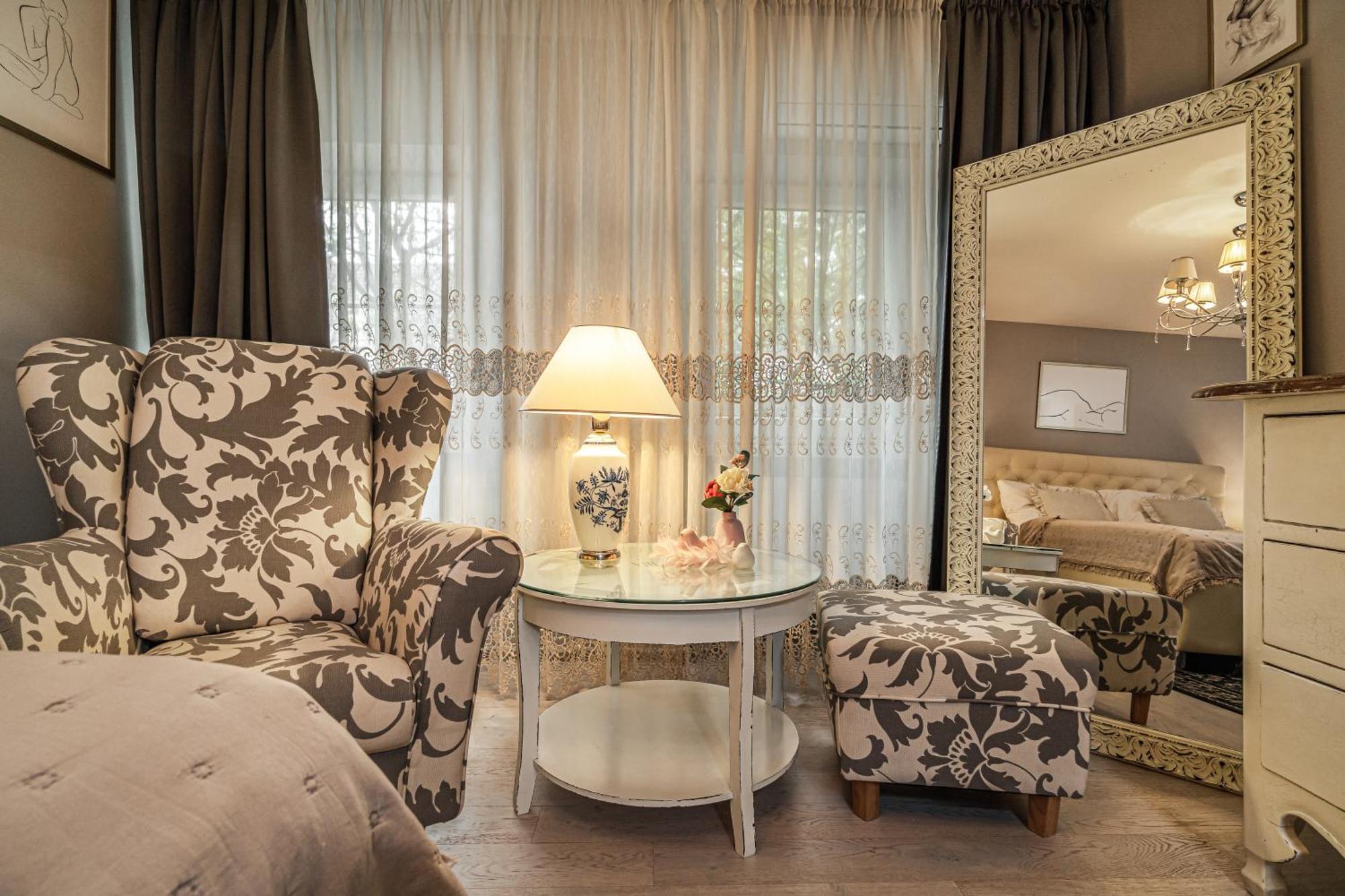 ברטיסלאבה Luxurious And Royal Apartment In The Old Town מראה חיצוני תמונה