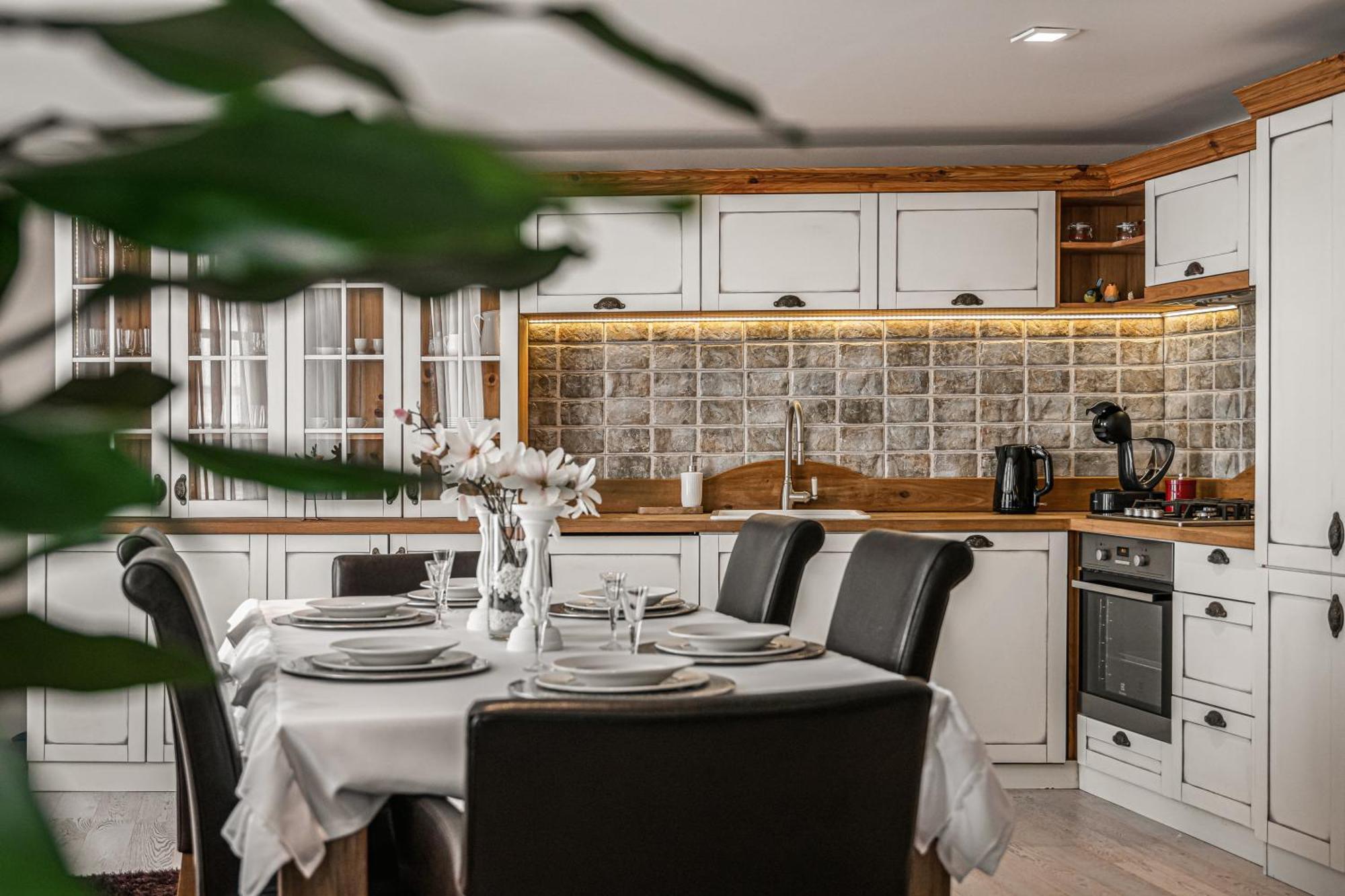ברטיסלאבה Luxurious And Royal Apartment In The Old Town מראה חיצוני תמונה