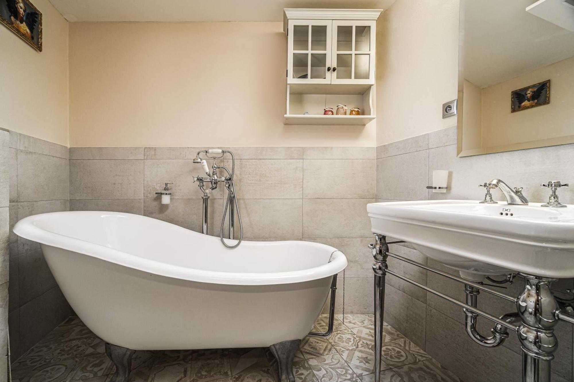 ברטיסלאבה Luxurious And Royal Apartment In The Old Town מראה חיצוני תמונה
