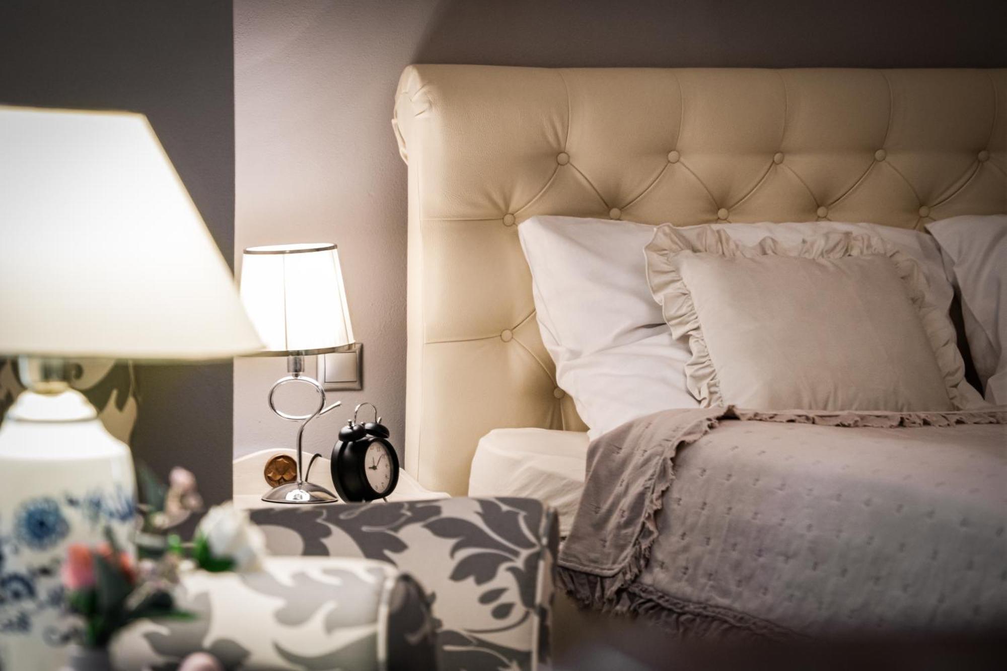 ברטיסלאבה Luxurious And Royal Apartment In The Old Town מראה חיצוני תמונה