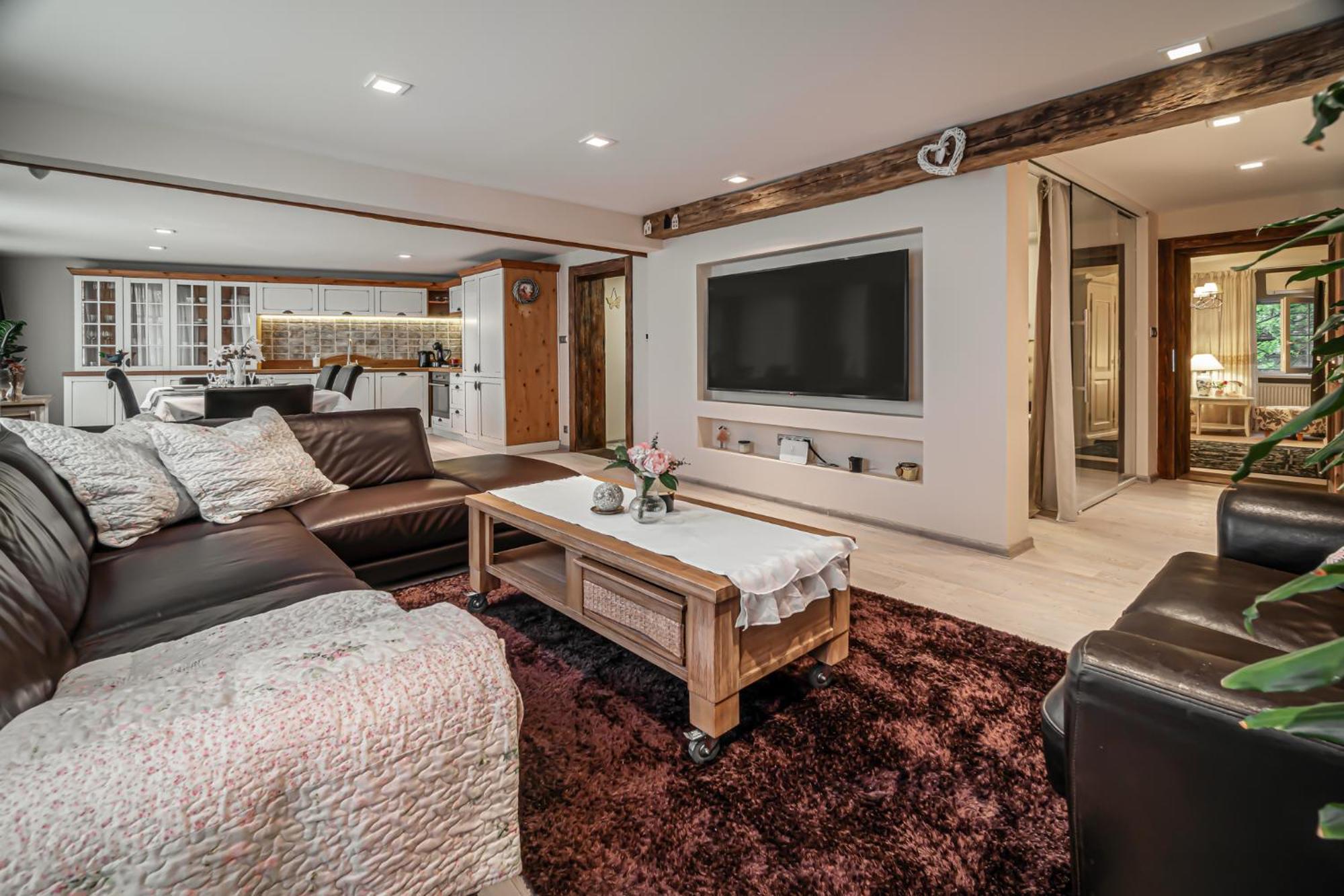 ברטיסלאבה Luxurious And Royal Apartment In The Old Town מראה חיצוני תמונה