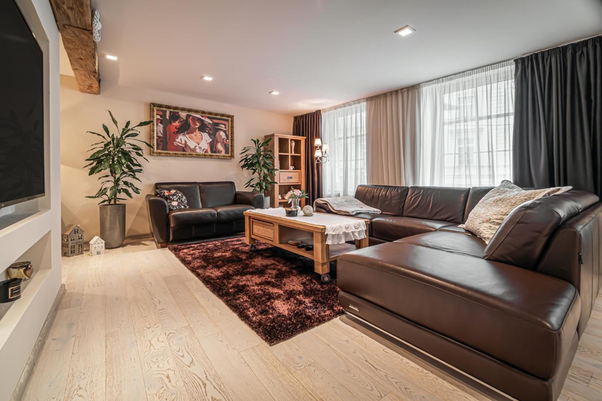 ברטיסלאבה Luxurious And Royal Apartment In The Old Town מראה חיצוני תמונה