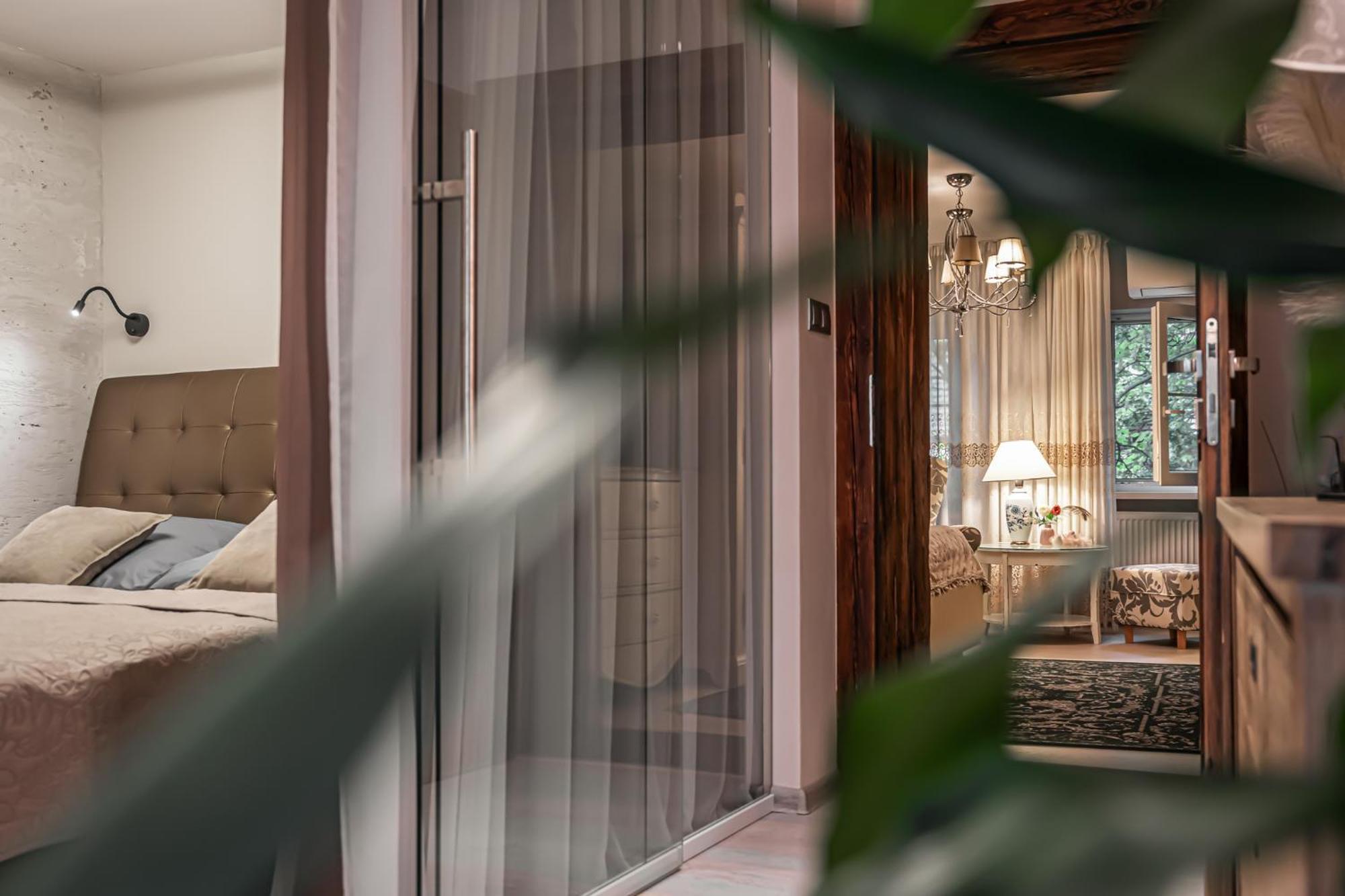 ברטיסלאבה Luxurious And Royal Apartment In The Old Town מראה חיצוני תמונה