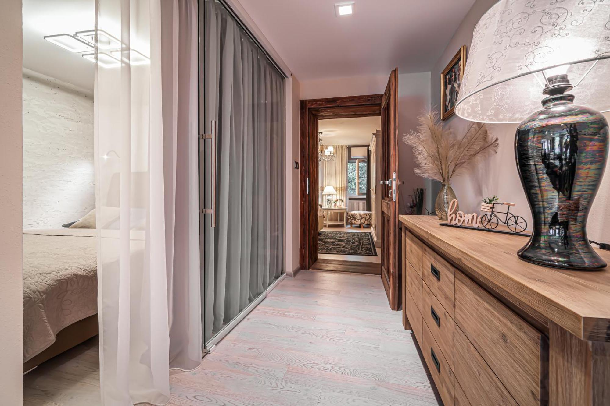 ברטיסלאבה Luxurious And Royal Apartment In The Old Town מראה חיצוני תמונה