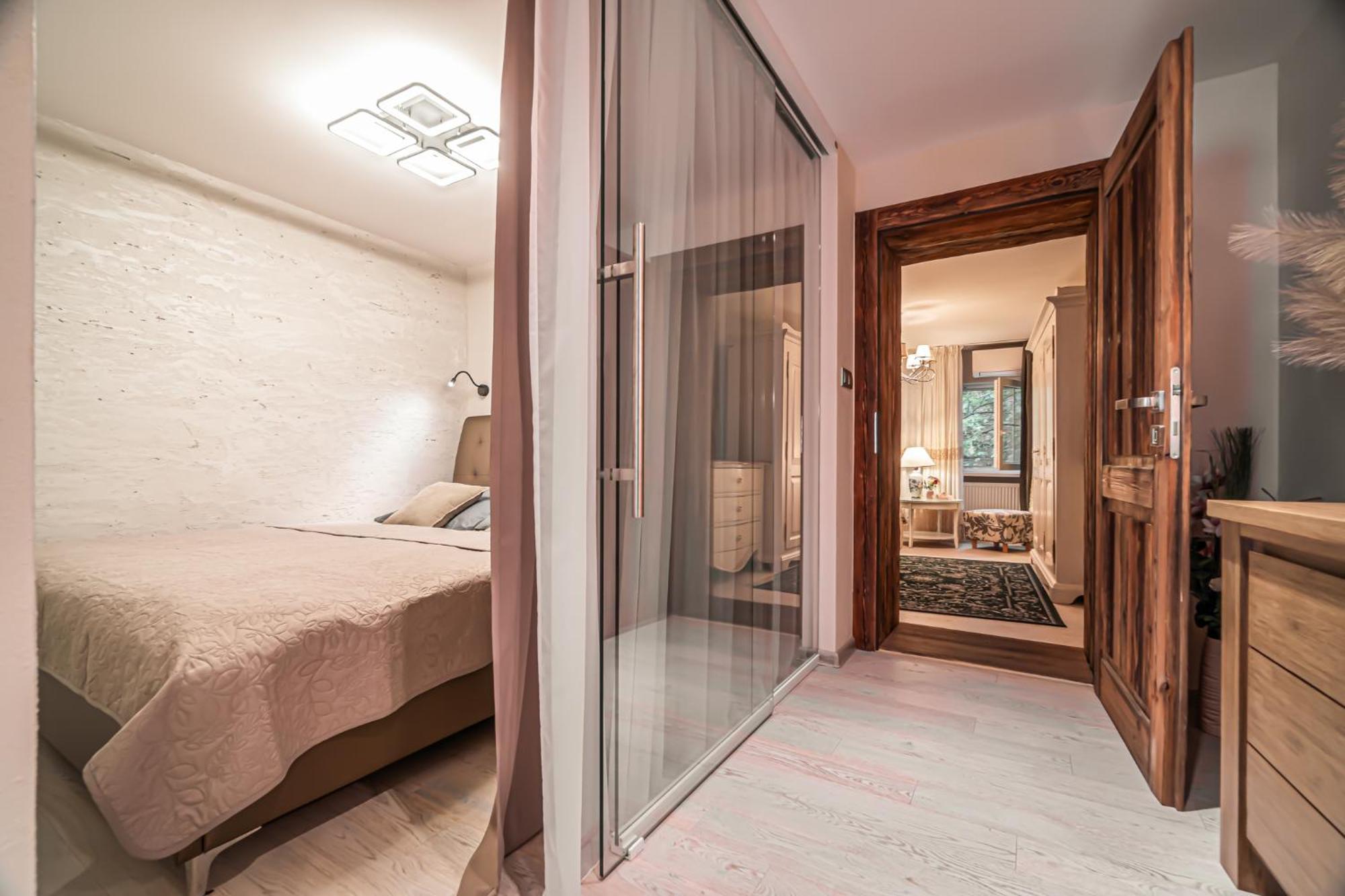 ברטיסלאבה Luxurious And Royal Apartment In The Old Town מראה חיצוני תמונה